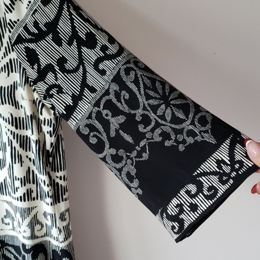 Donna Morgan Black and White Long-Sleeve Scroll Print Dress - Picture 5 of 7
